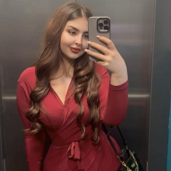 Sensation Pure Éveillez vos désirs avec notre élégante escort